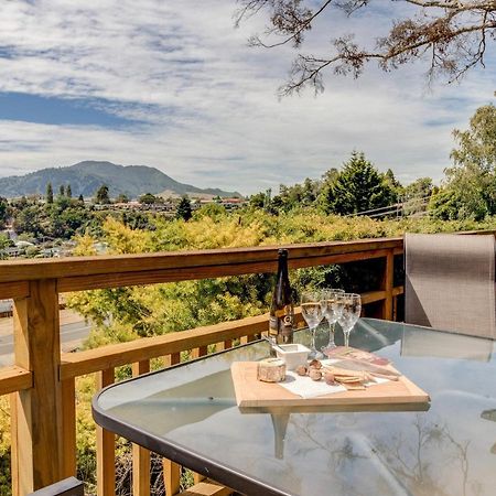 Treetop Hideaway - Taupo Holiday Home Eksteriør billede