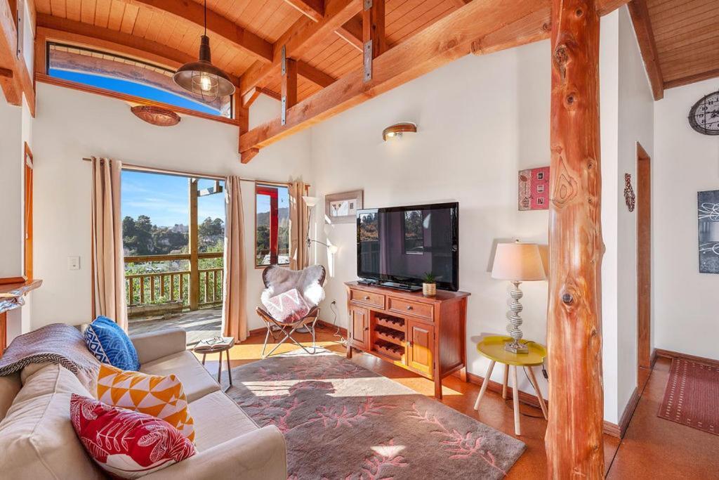 Treetop Hideaway - Taupo Holiday Home Eksteriør billede